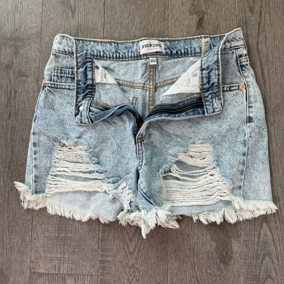 Sneak Peak Boutique Jean Shorts - Picture 4 of 8